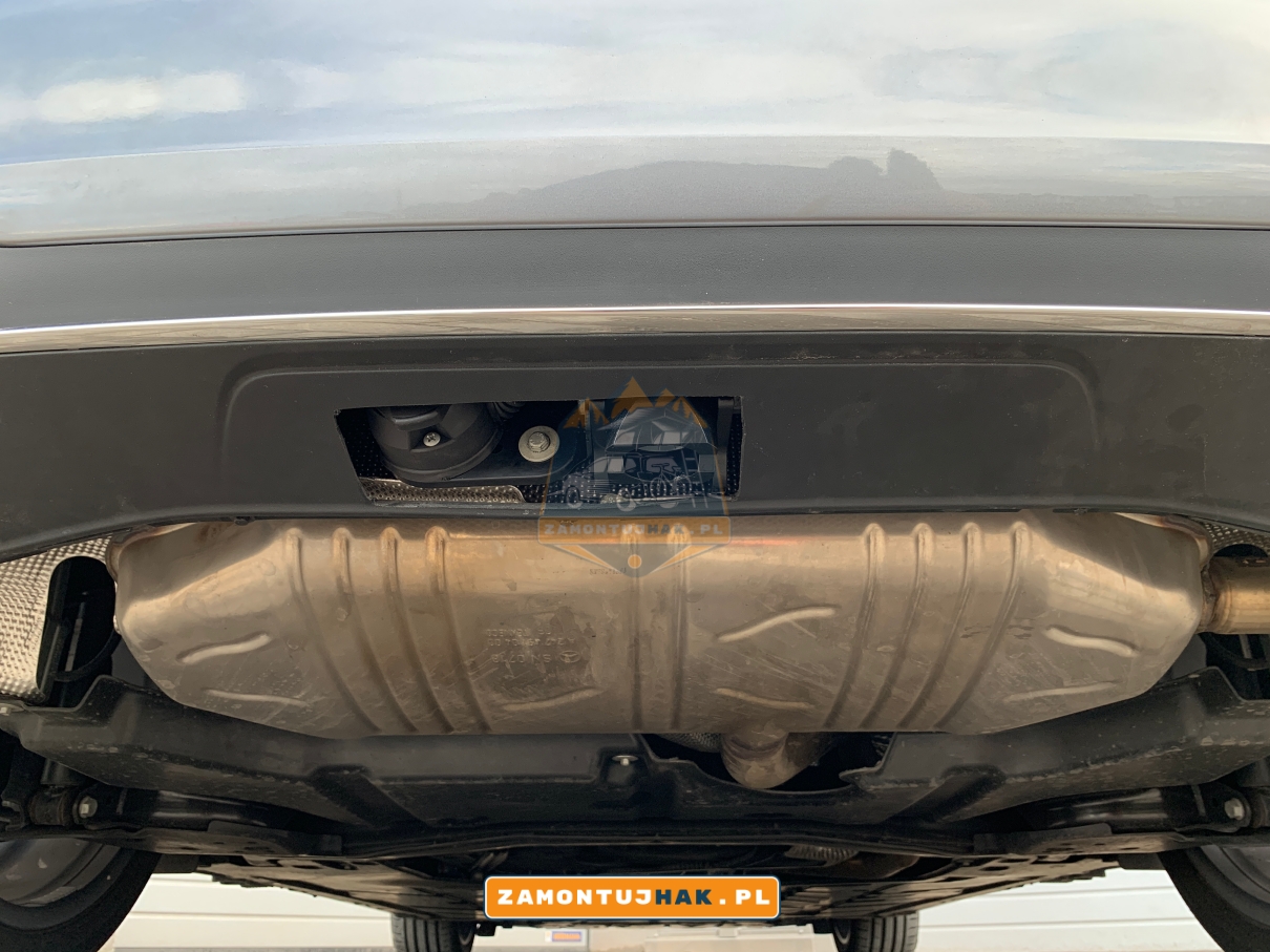 zdjecie wyciecia w zderzaku pod hak holowniczy westfalia a40v w mercedes a klasa 2022